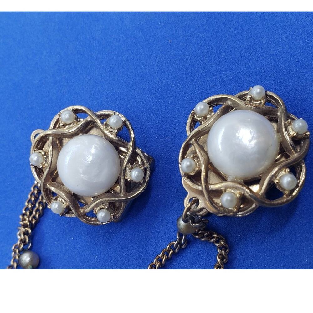 Vintage Sweater Clips Collar Jacket Faux Pearl Gold Tone Double Chain Pat Pend - Picture 2 of 9